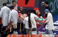 pg麻将胡了2-退役X因素？郭艾伦左膝受伤捂脸沮丧 近三年仅打21场合同也将到期|广州男篮|山东男篮|丁彦雨航|郭指导|篮板_新浪体育_新浪新闻